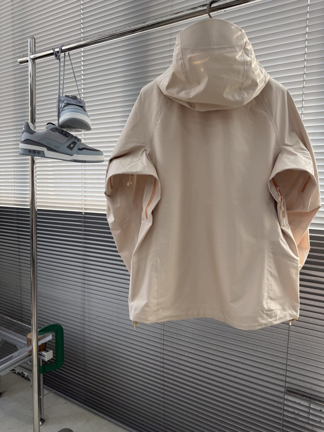 -KAILAS 户外连帽冲锋衣 透气防风防水登山服 男女情侣款运动夹克全新硬壳冲锋衣夹克，户外防水硬壳向