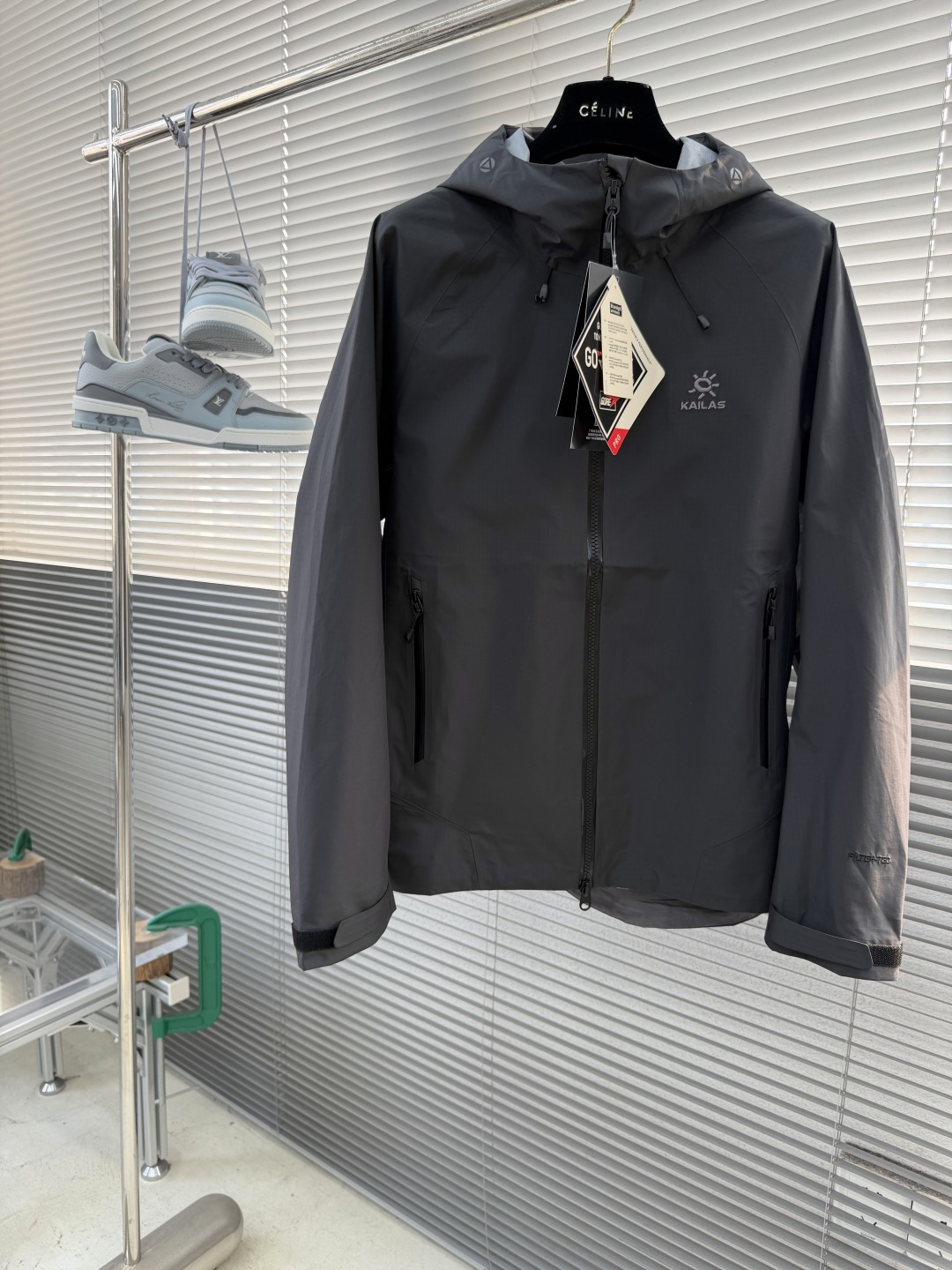 -KAILAS 户外连帽冲锋衣 透气防风防水登山服 男女情侣款运动夹克全新硬壳冲锋衣夹克，户外防水硬壳向