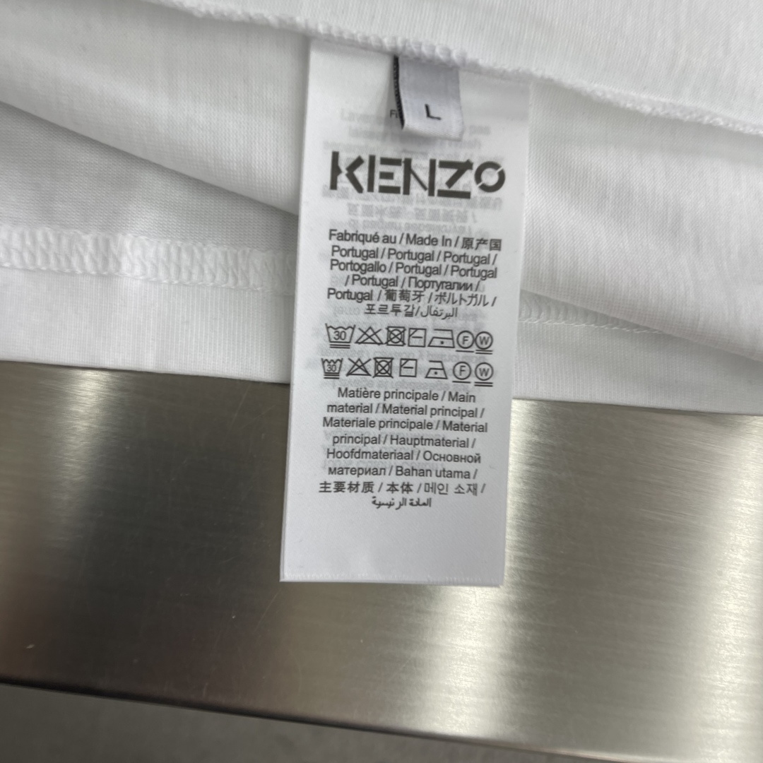 -Kenz* 2026SS春夏最新款圆领刺绣时尚短袖T恤，官网同步定制红色小花，背面龟背品牌字母刺绣，年