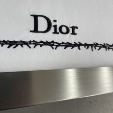 -Dio BookCover荆棘刺绣短袖这款是梦幻图书馆藏中的经典单品,展现作品>的第一版封面, -Dio BookCover荆棘刺绣短袖这款是梦幻图书馆藏中的经典单品,展现作品>的第一版封面,