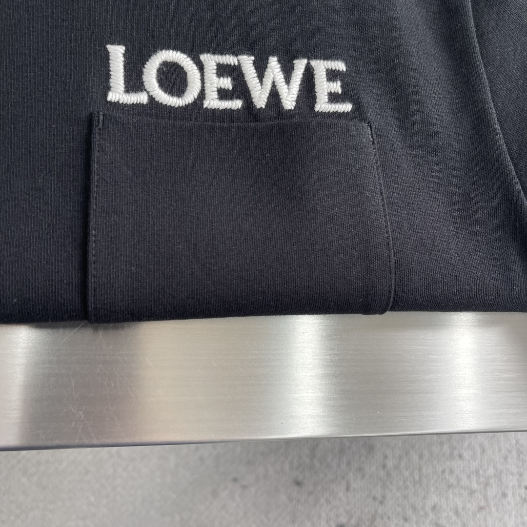 -LOEW 新款小口袋LOGO短袖T恤棉质纯色T，两种配色可选择。口袋上方LOGO刺绣，简约百搭。宽松版