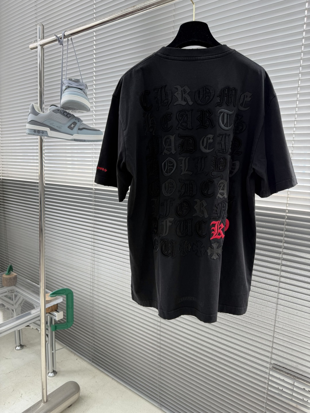 -CH 克罗心 2026春夏新款重洗水做旧 磨破 整件衣服4个工艺绣花处理 进口胎小牛裁片 进口磨砂皮 