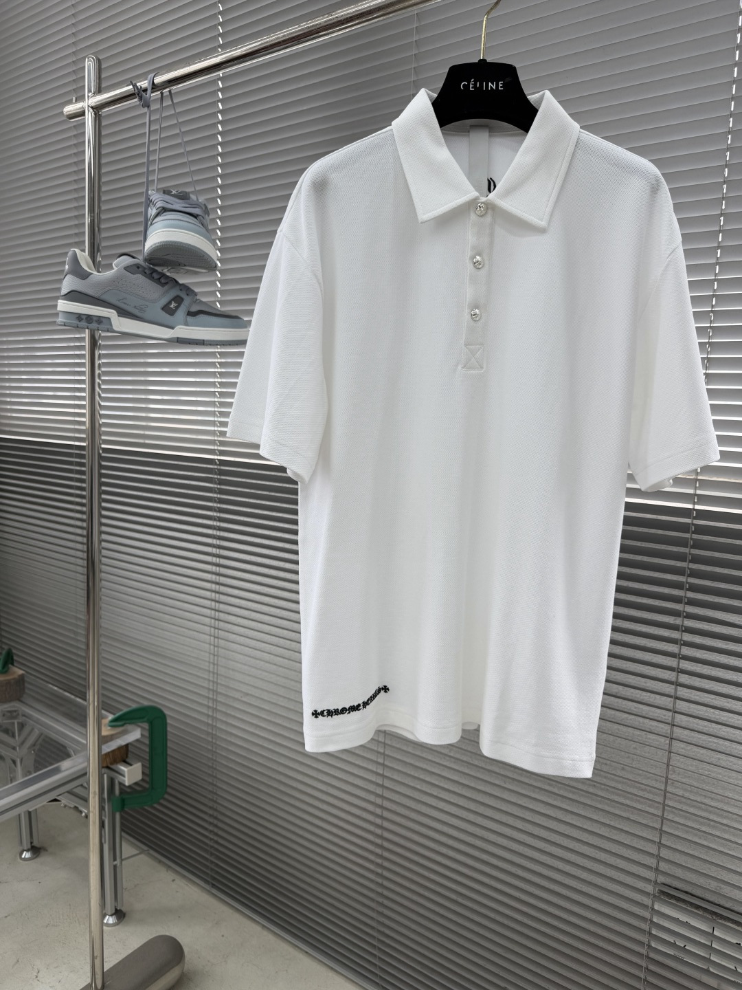 NO:905208,-CH Chrome Hearts 2026 spring and summer new lapel T-shirt. The model from the Japanese buyer's store is not an ordinary POLO collar this time. It is a self-fitting rubber collar. The buttons are custom-made bright silver buttons with perfect handmade details. The normal version is not many. If you like it, hurry up. Size S M L XL,, chrome hearts, tees, t-shirt,19860909-CH 克罗心 2026春夏新款翻领T恤. 日本买手店出来的款这次做的不是普通的POLO领 是本部贴合压胶领 扣子是定做的亮银扣 手工细节完美 版型正常版型数量不多 喜欢的赶紧. 码数 S M L XL,,chrome hearts,tees，t-shirt,,Men's clothing