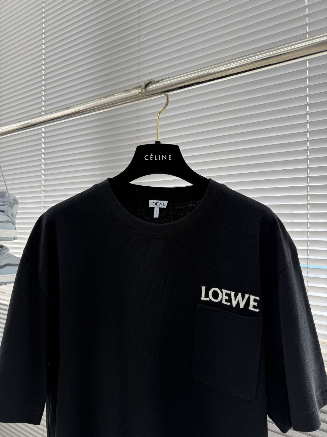-LOEW 新款小口袋LOGO短袖T恤棉质纯色T，两种配色可选择。口袋上方LOGO刺绣，简约百搭。宽松版