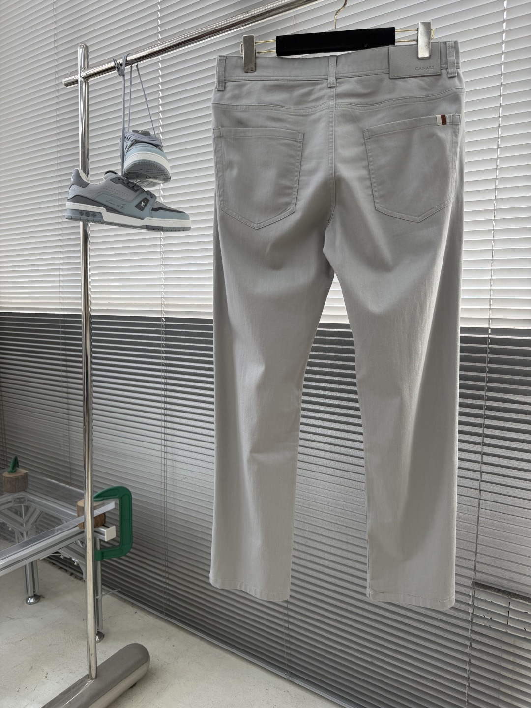 -Canali 26ss春夏新款休闲裤。专柜同步 直筒版型 定制专柜同步棉布面料 古银色五金高级 后袋工