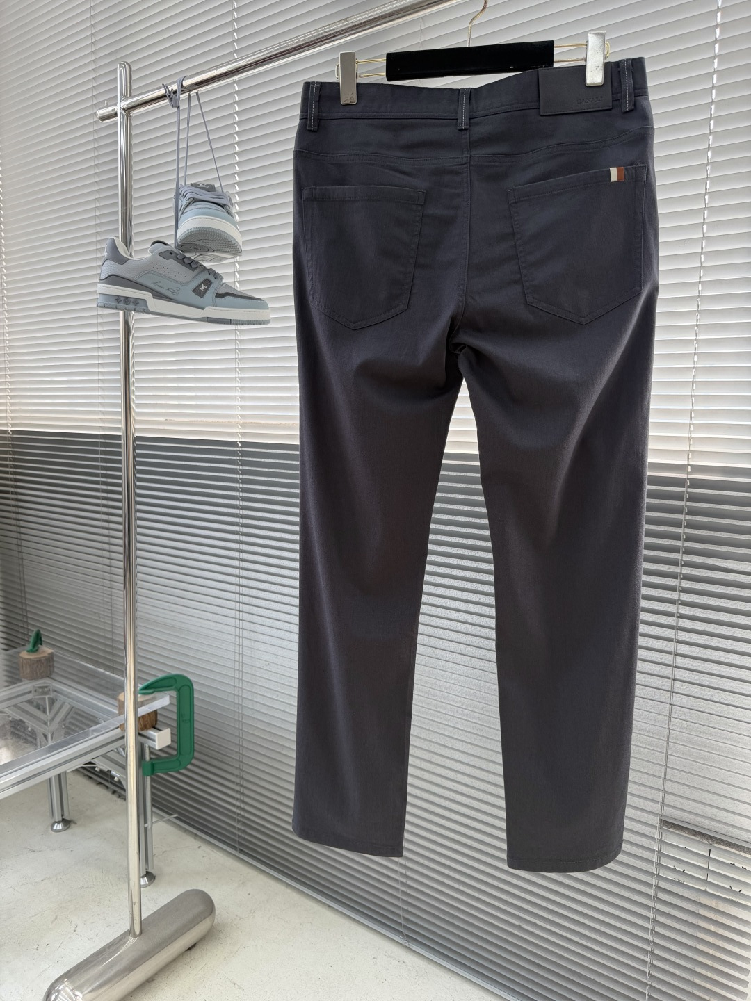 -Canali 26ss春夏新款休闲裤。专柜同步 直筒版型 定制专柜同步棉布面料 古银色五金高级 后袋工