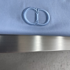 -Dio 基础款字母logo休闲圆领T。简约设计,高端订制。品牌logo绣花工艺,定制100支双面 -Dio 基础款字母logo休闲圆领T。简约设计,高端订制。品牌logo绣花工艺,定制100支双面