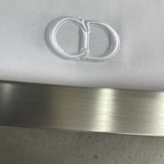 -Dio 基础款字母logo休闲圆领T。简约设计,高端订制。品牌logo绣花工艺,定制100支双面 -Dio 基础款字母logo休闲圆领T。简约设计,高端订制。品牌logo绣花工艺,定制100支双面