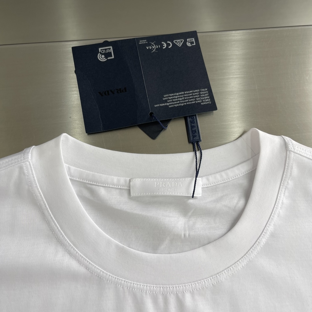 -PRAD     2026春夏新款休闲圆领短袖。简约设计，高端订制！品牌logo重工艺设计 高端定制1