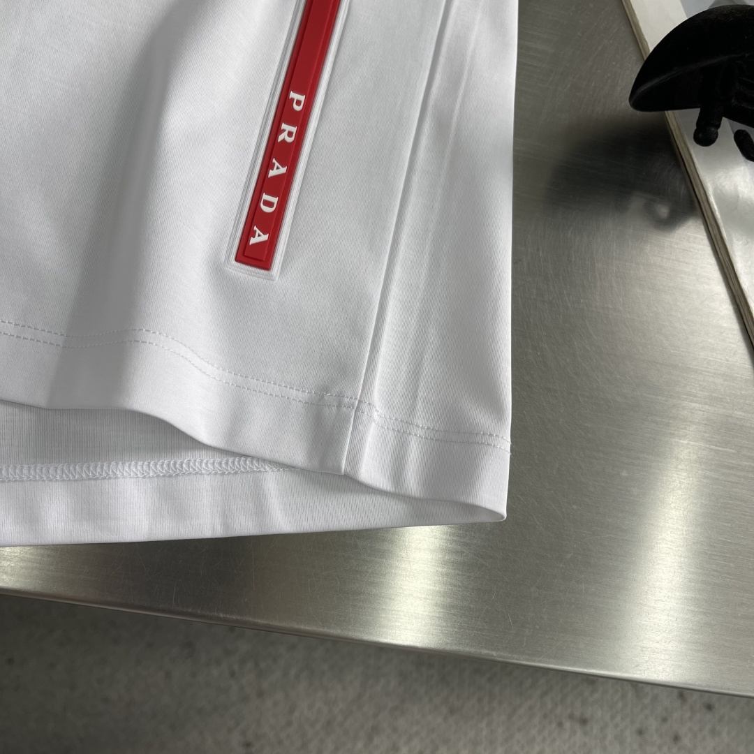 -PRAD 2026春夏新款圆领短袖 高端订制 简约设计！品牌logo重工艺设计 高端定制100支双面丝