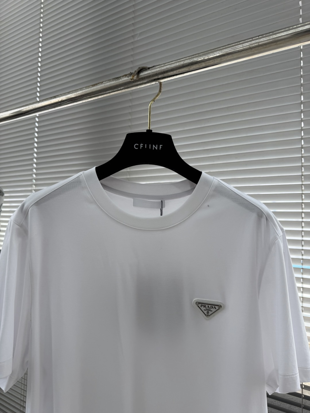 -PRAD 2026春夏新款圆领短袖 高端订制 简约设计！品牌logo重工艺设计 高端定制100支双面丝