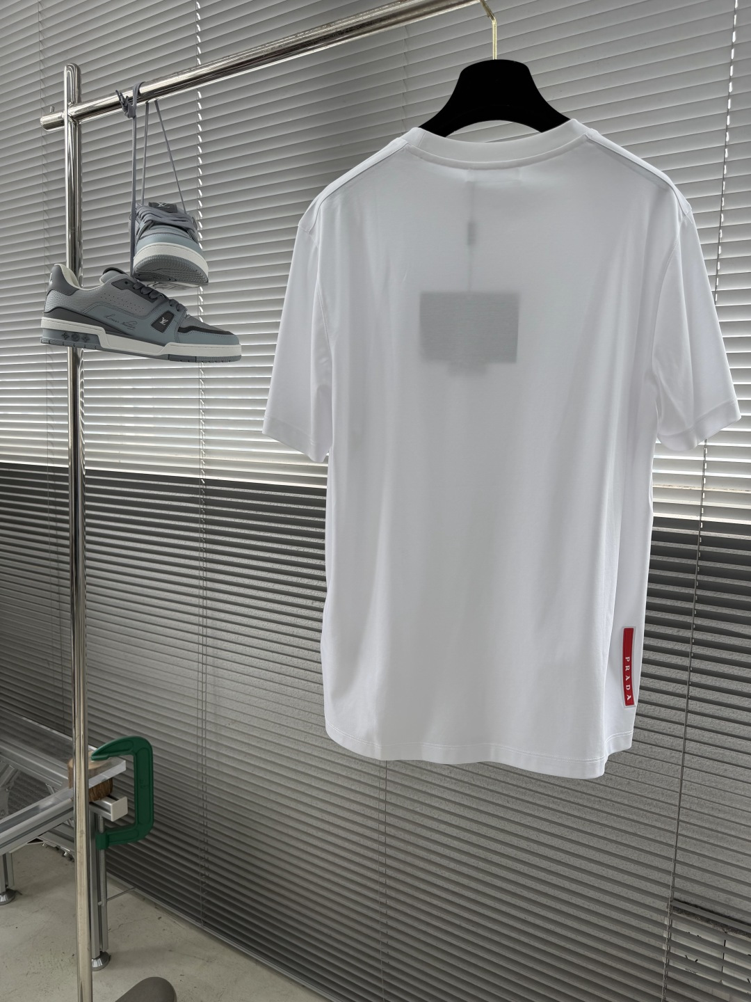 -PRAD 2026春夏新款圆领短袖 高端订制 简约设计！品牌logo重工艺设计 高端定制100支双面丝