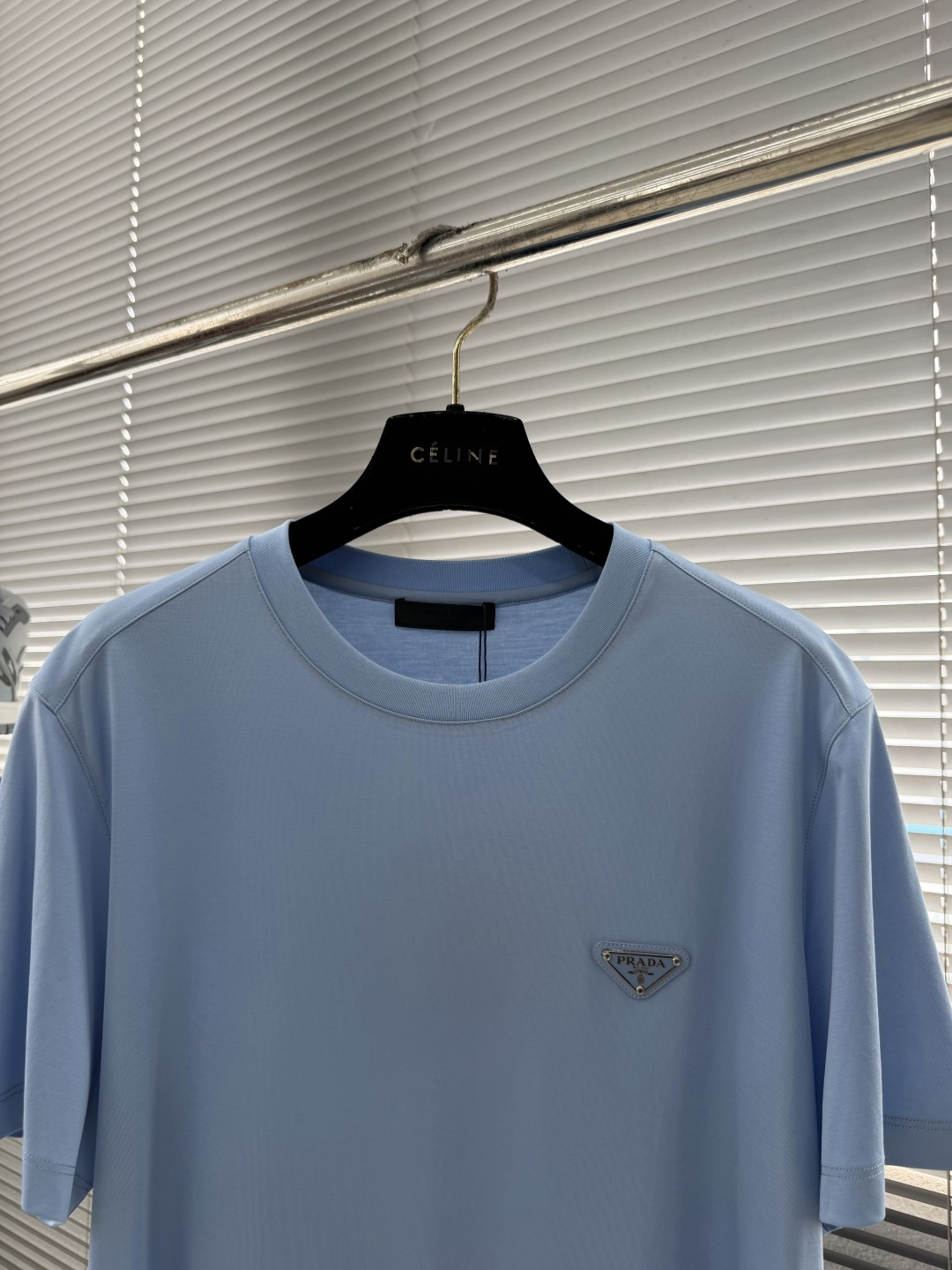 -PRAD 2026春夏新款圆领短袖 高端订制 简约设计！品牌logo重工艺设计 高端定制100支双面丝