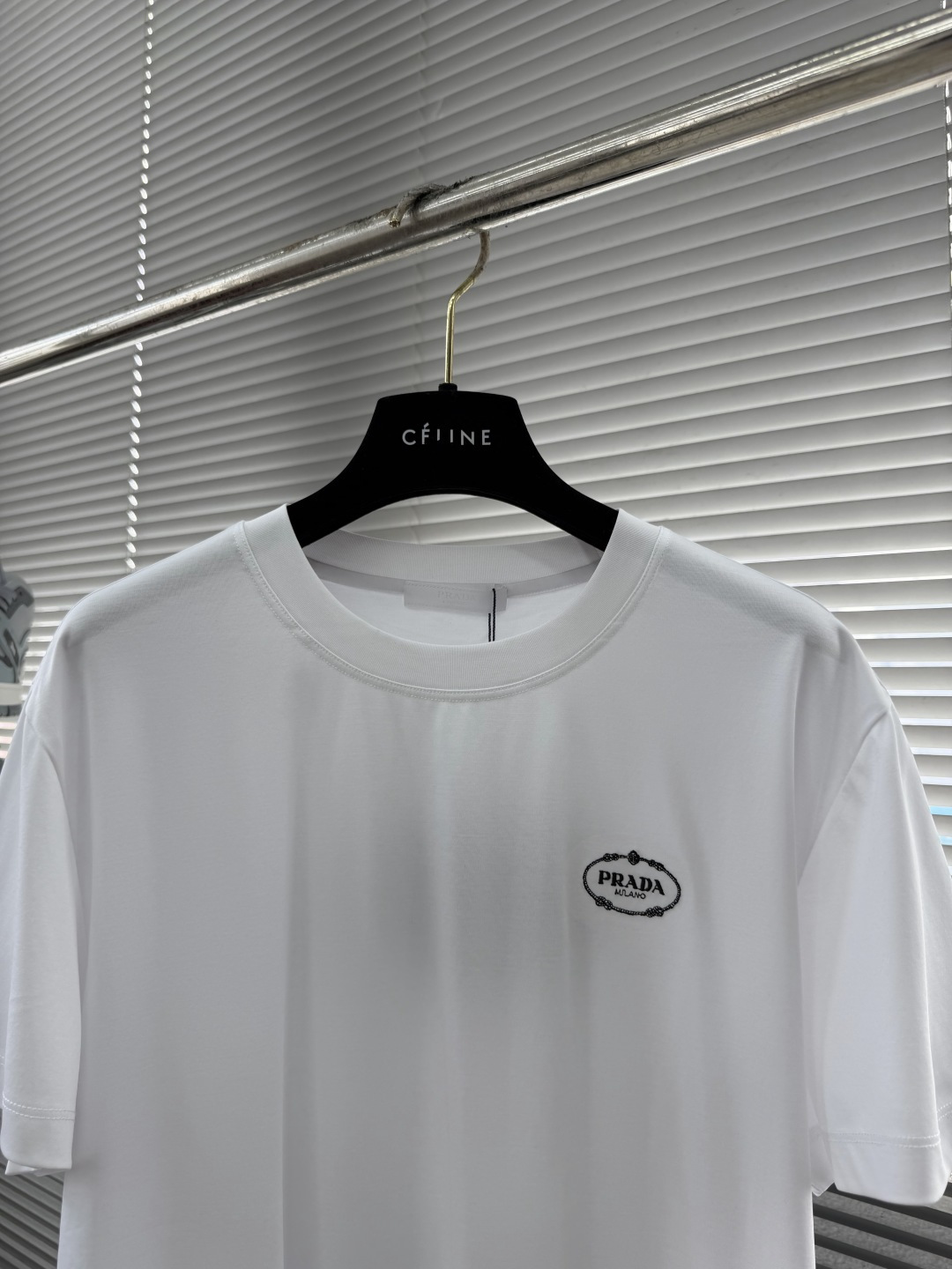 -PRAD     2026春夏新款休闲圆领短袖。简约设计，高端订制！品牌logo重工艺设计 高端定制1