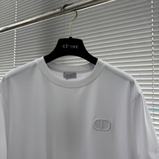 -Dio 基础款字母logo休闲圆领T。简约设计,高端订制。品牌logo绣花工艺,定制100支双面 -Dio 基础款字母logo休闲圆领T。简约设计,高端订制。品牌logo绣花工艺,定制100支双面