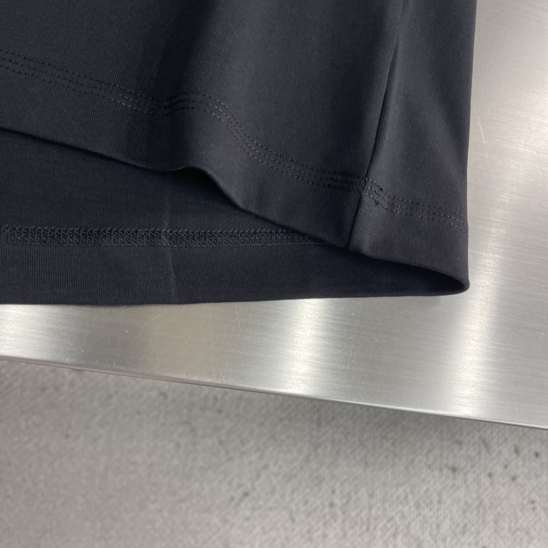 -BBR   26ss春夏新款战马刺绣T 恤衫，选用平织棉面料打造，呈现休闲版型。融入 Bur 马术骑士