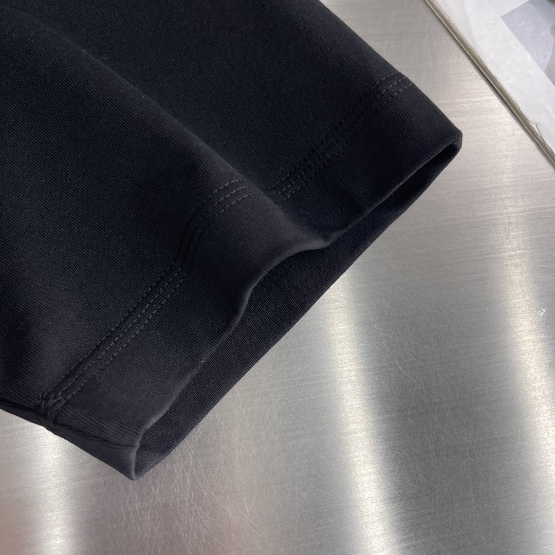-BBR   26ss春夏新款战马刺绣T 恤衫，选用平织棉面料打造，呈现休闲版型。融入 Bur 马术骑士