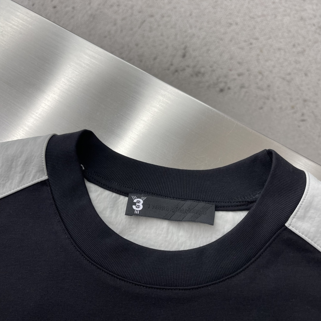 -Y-3 Yamamoto山本耀司 春夏新款拼接短袖T经典三杠拼接设计新颖且极具辨识度，宽松版型个性立体