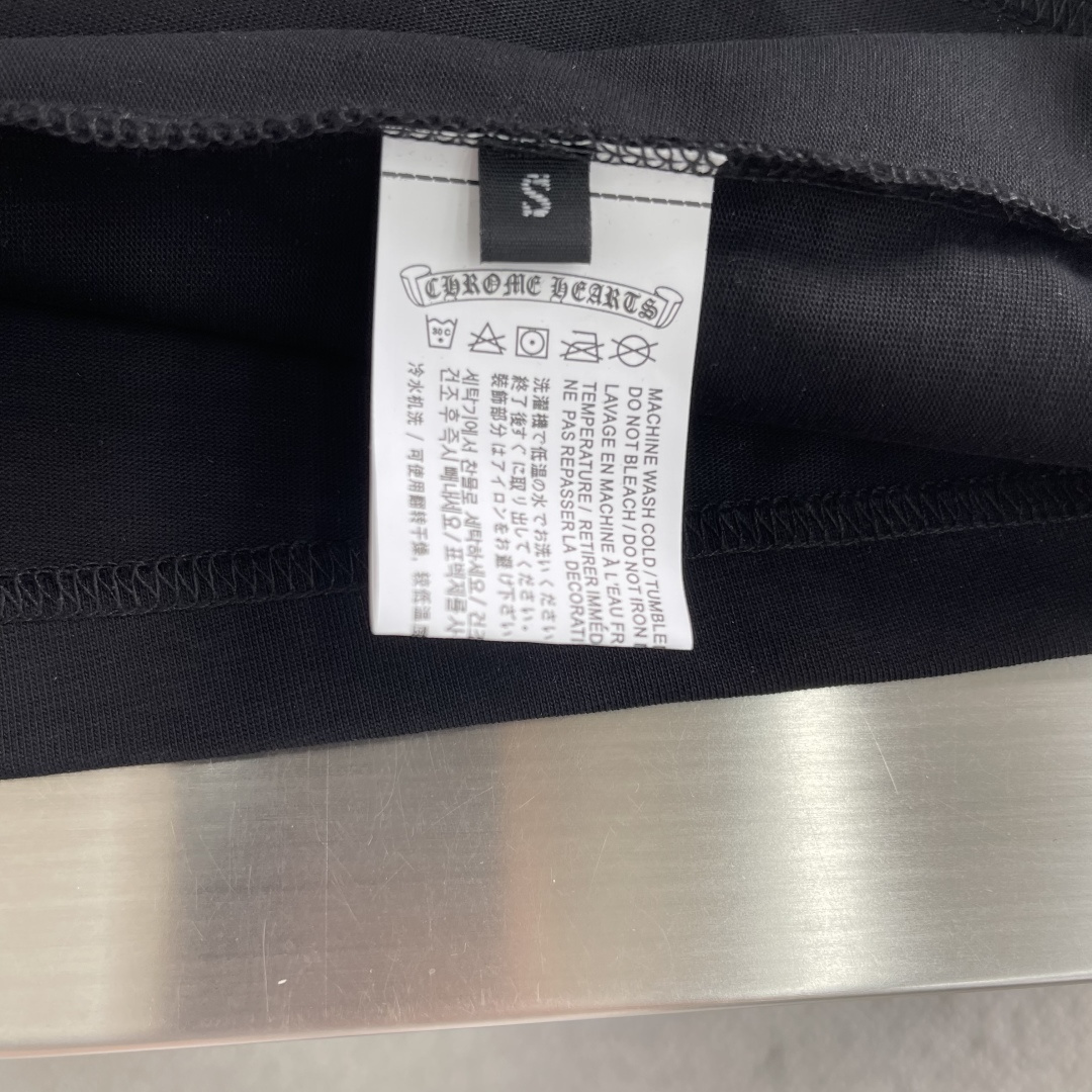 -CH 克罗心    新品马蹄铁印花短袖.男女同款.黑色+白色两色可选，双面马蹄铁Logo超有辨识度，荧