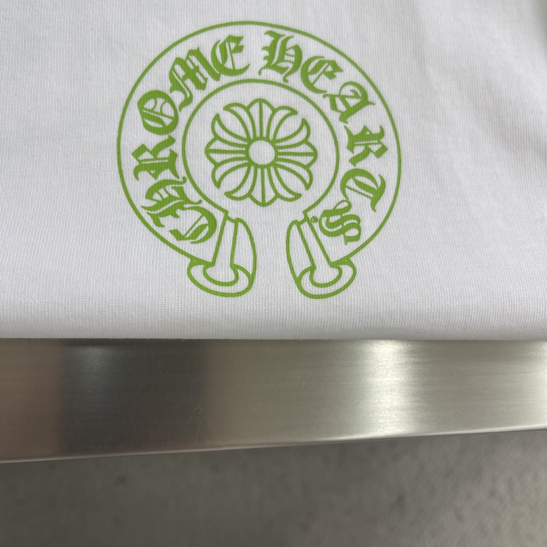 -CH 克罗心    新品马蹄铁印花短袖.男女同款.黑色+白色两色可选，双面马蹄铁Logo超有辨识度，荧