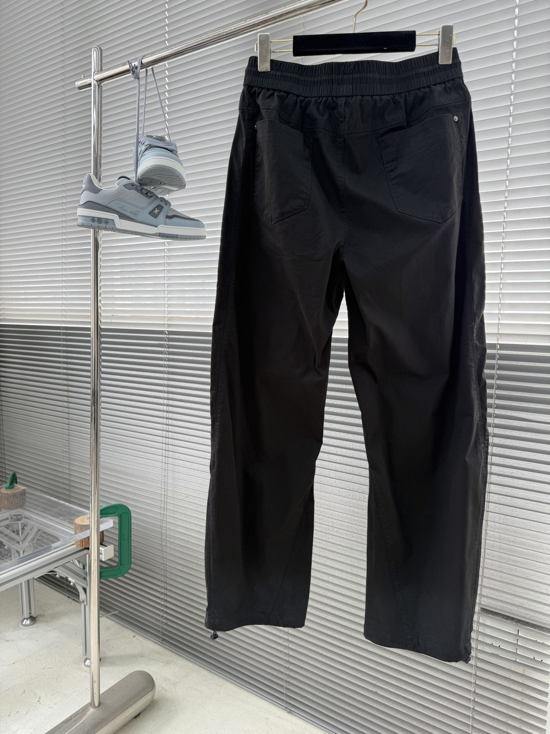 -Wang 大王 26年新款弯刀裤，粗斜纹洗水棉布 全衣重洗水 砂洗 洗后面料更柔软亲肤，裤脚侧向饰有 