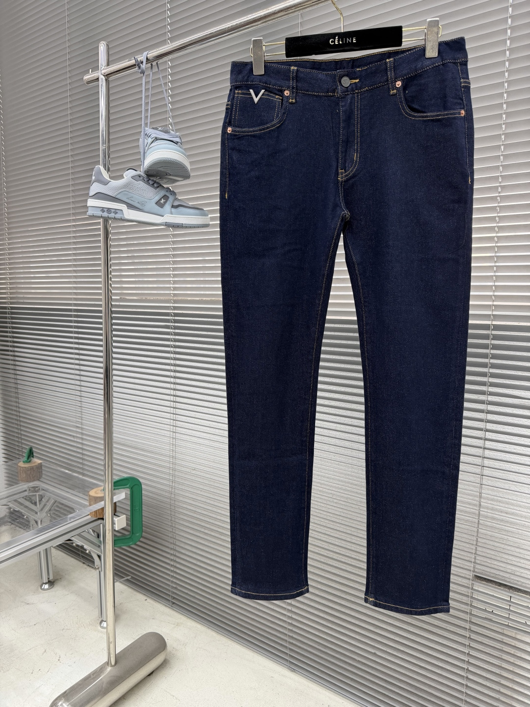 -VITN 26春夏爆款新品 纯正的湛蓝色系！经典原色系不退色牛仔长裤。柔软亲肤面料 重工定位洗水 奢华