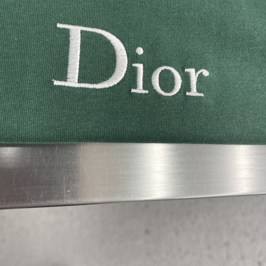 -Dio 26春夏新款简约字母短袖T恤，采用高品质纯棉，柔软亲肤，透气性超棒，夏天穿超舒服!圆领+宽松版