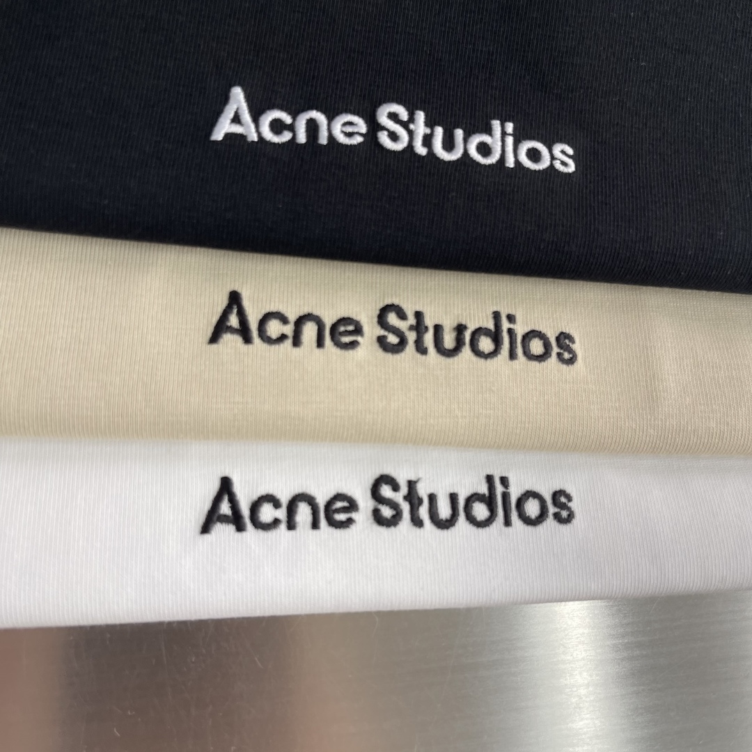 -Acne Studios 手写 徽标T恤 ，Acne Studios这款26新款手写徽标T恤，将北欧极