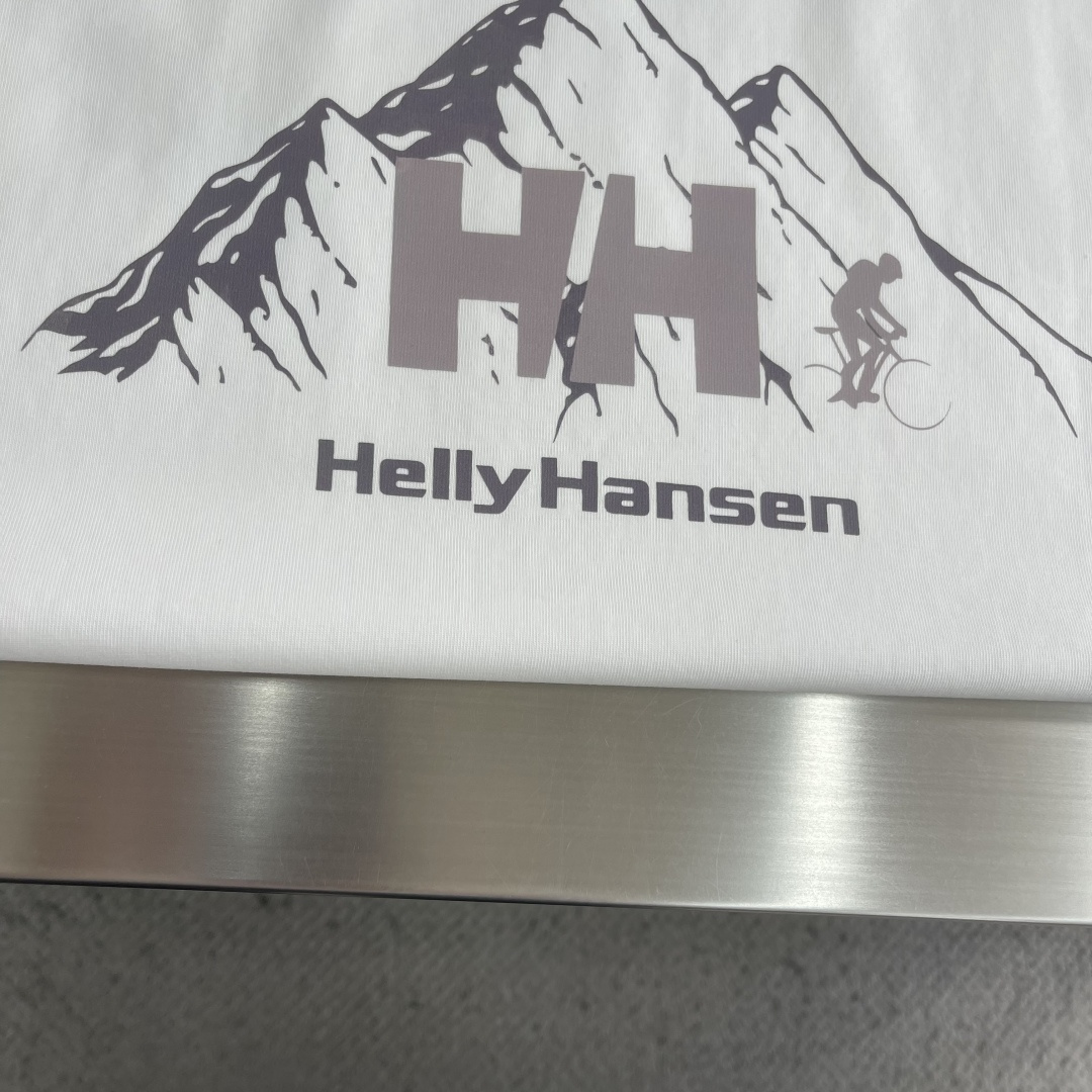 -HELLY HANSEN/HH海丽汉森26夏LOGO山脉图案短袖T恤基础圆领设计！经典白搭，领口选用定