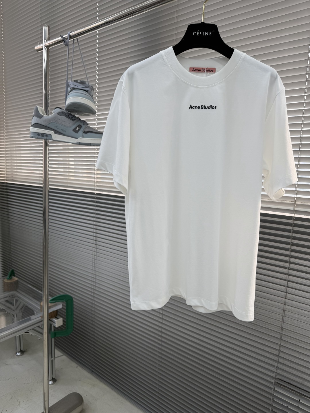 -Acne Studios 手写 徽标T恤 ，Acne Studios这款26新款手写徽标T恤，将北欧极