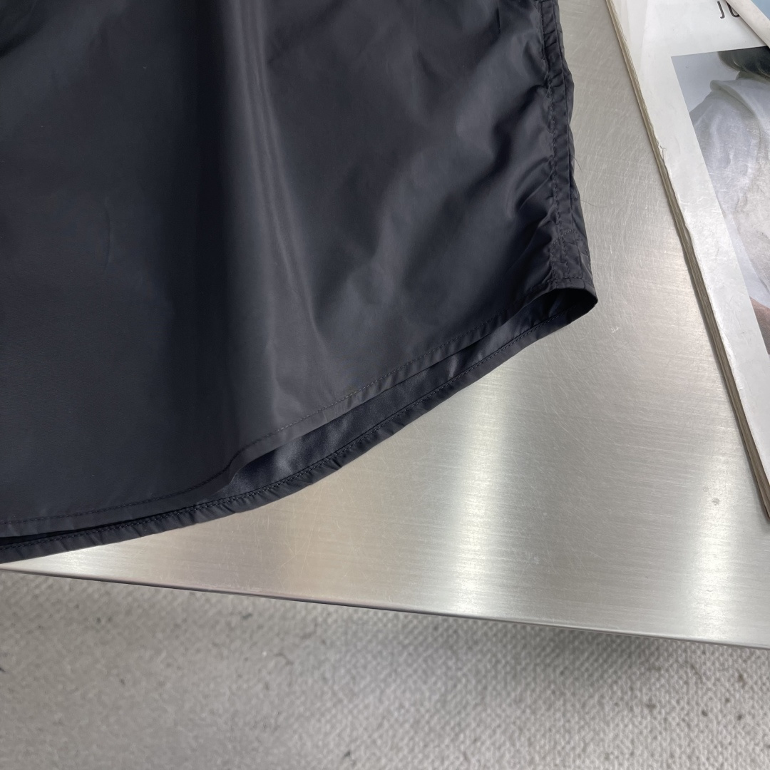 -PRAD 春秋季薄款衬衣外套官网同步有售，面料高级感拉满，做工精细看得到！！经典再生尼龙面料，抗皱免烫