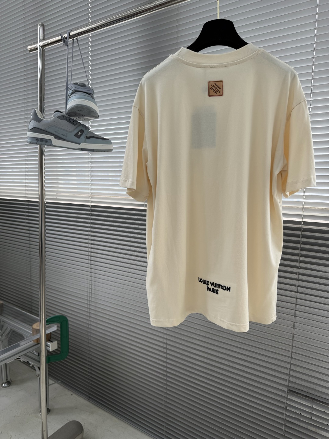 -驴牌 素描风格绣花休闲圆领T码数：S M L XL