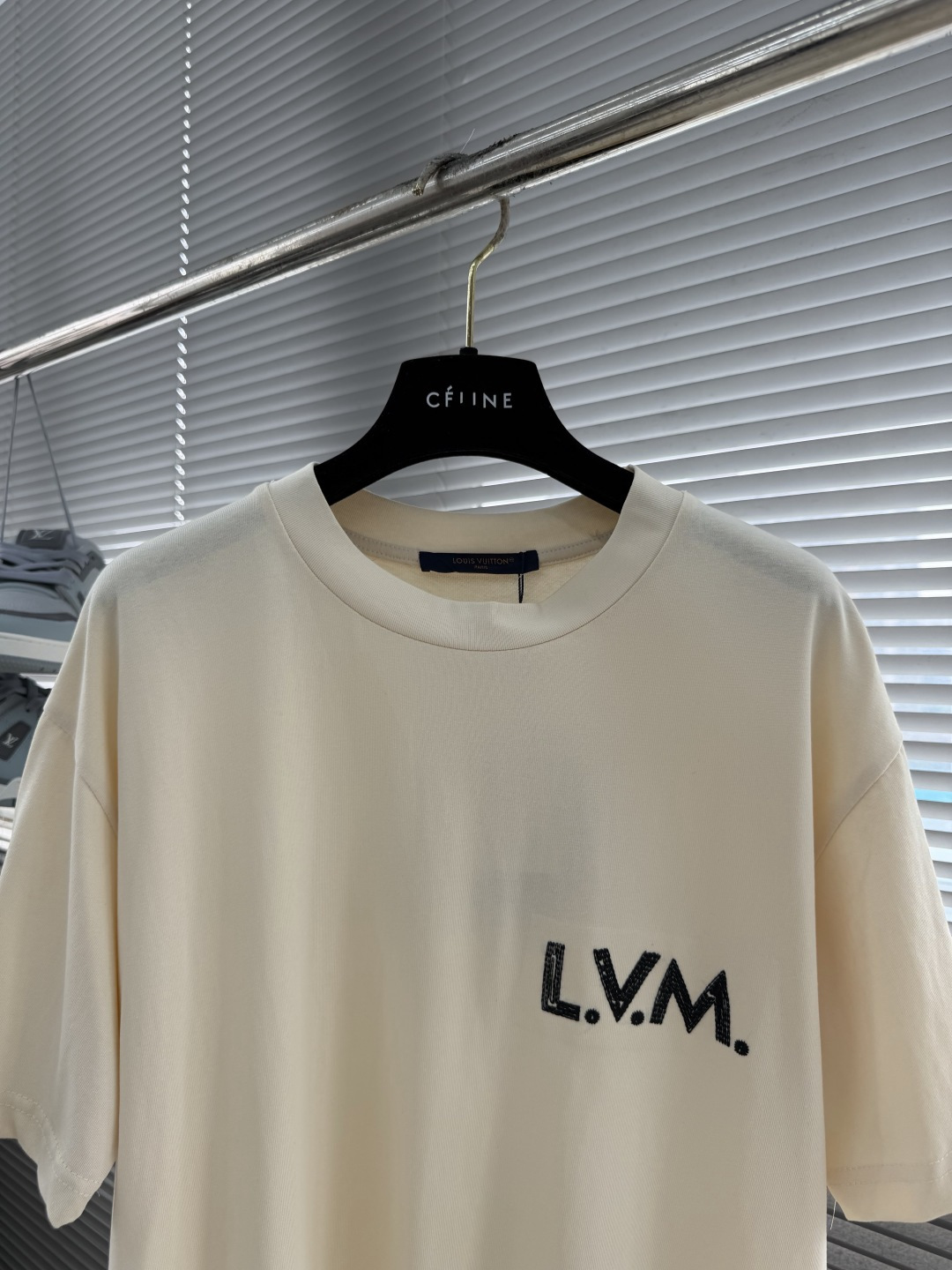 -驴牌 素描风格绣花休闲圆领T码数：S M L XL