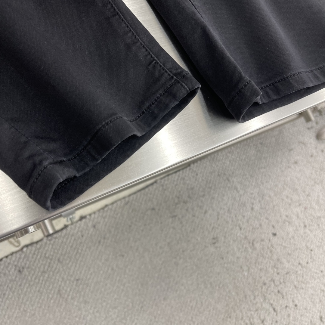-FEND 26早春弹力牛仔裤 大黑牛复古味当下时尚潮流之前沿订制牛仔奢华感复古味十足五金皮牌❗️最新专