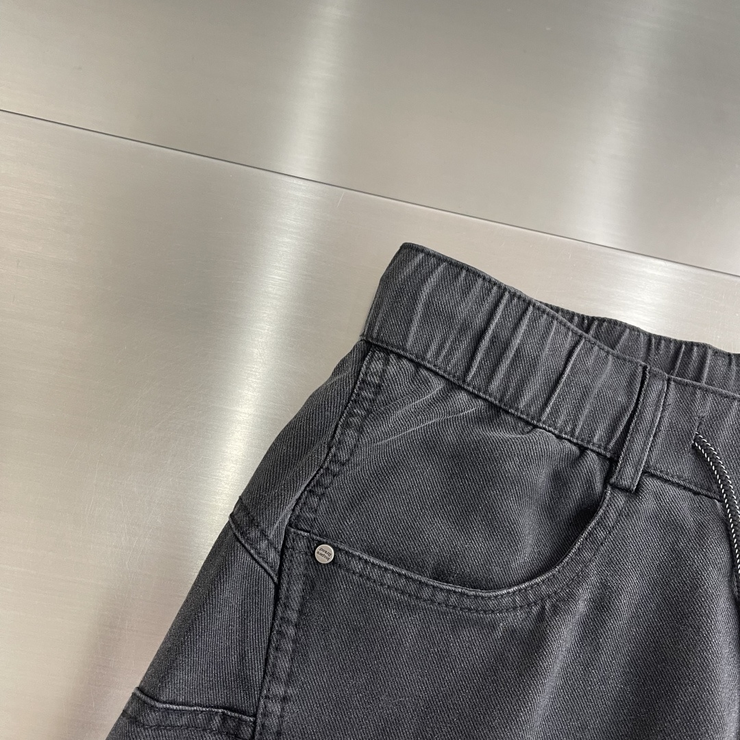 -Balenciag 26春夏新款工装裤，进口高定面料，宽松直筒版型，多口袋设计，腰部松紧抽绳 ，面料亲