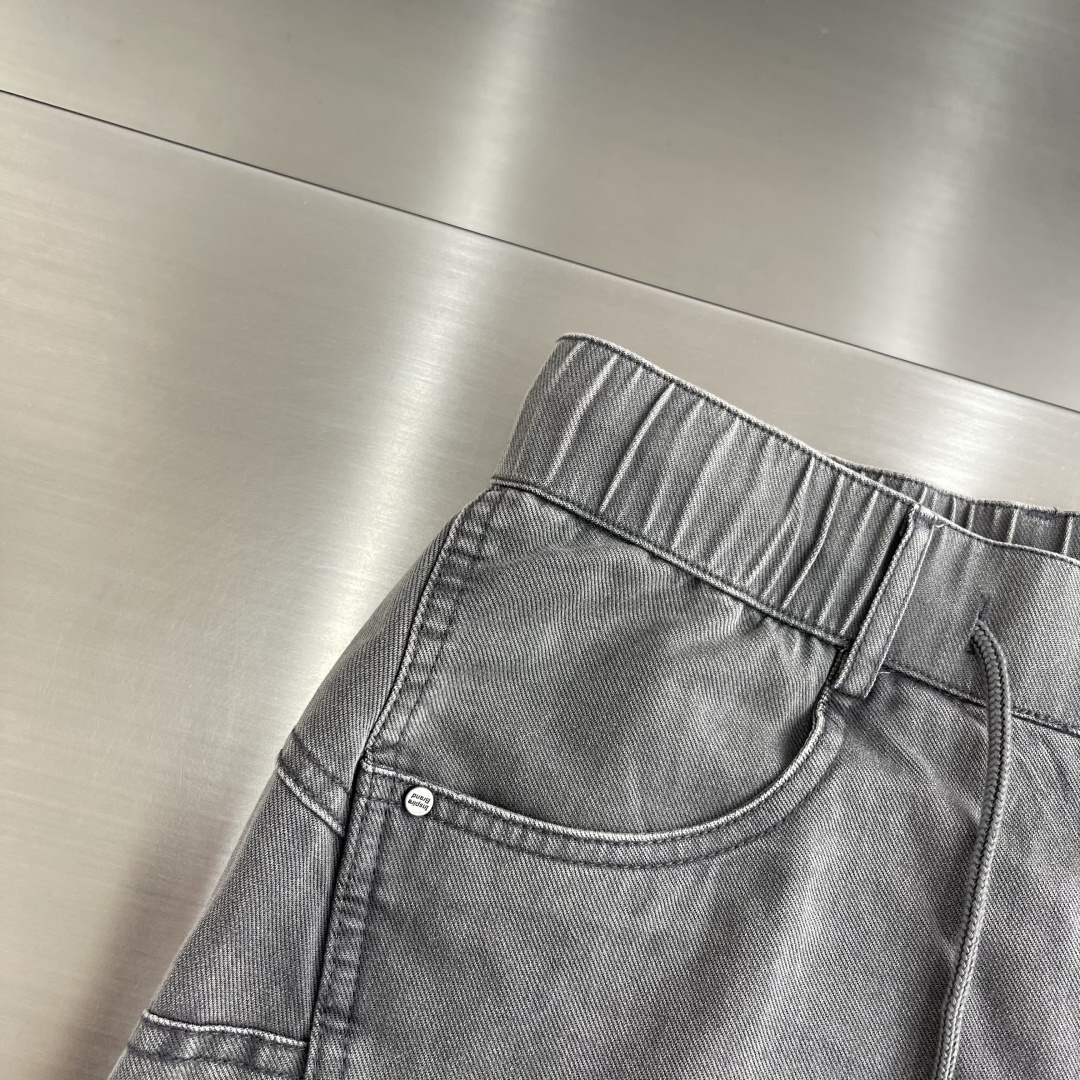 -Balenciag 26春夏新款工装裤，进口高定面料，宽松直筒版型，多口袋设计，腰部松紧抽绳 ，面料亲