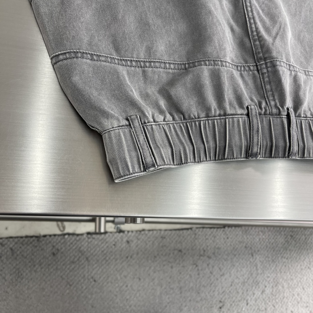 -Balenciag 26春夏新款工装裤，进口高定面料，宽松直筒版型，多口袋设计，腰部松紧抽绳 ，面料亲
