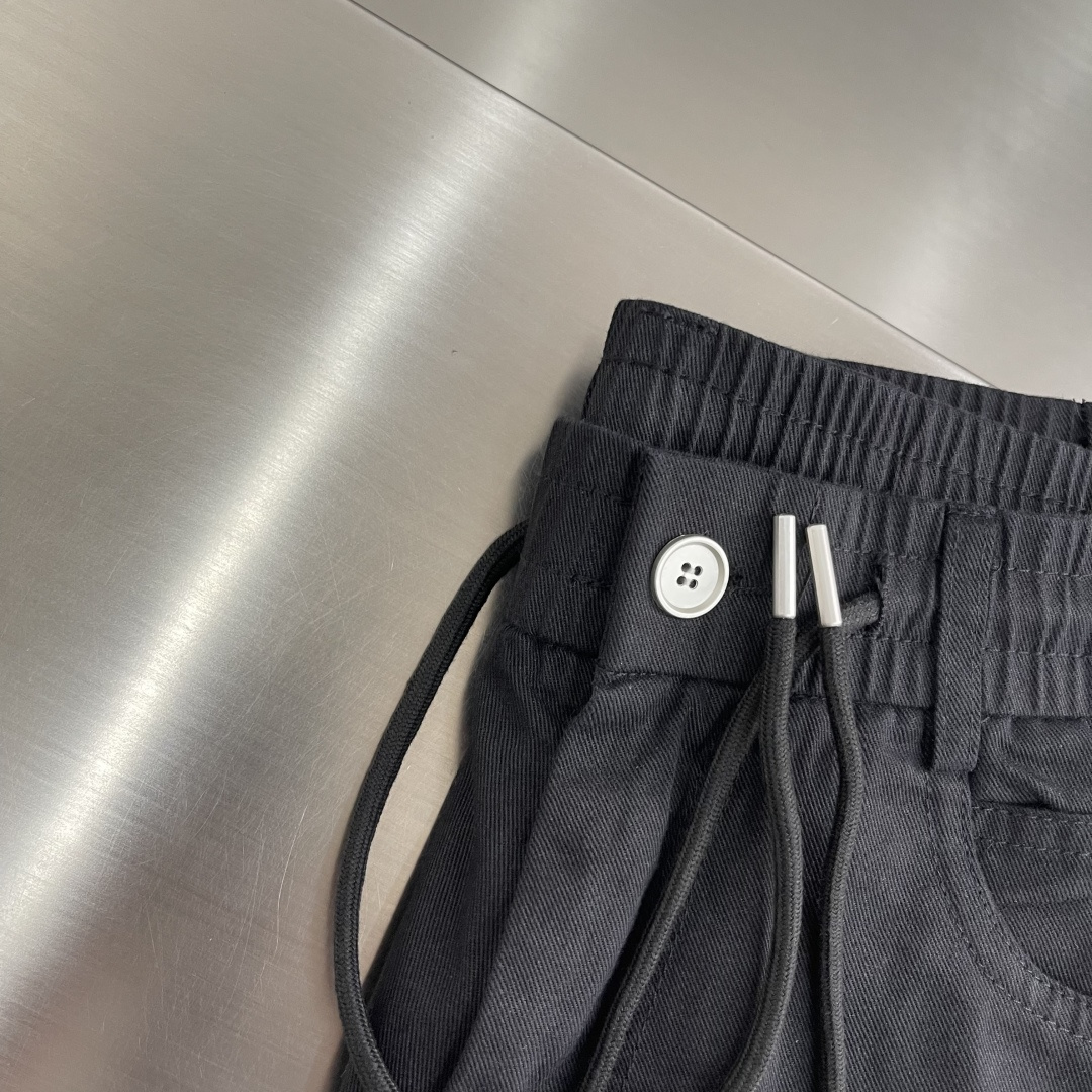 -Y-3 26春夏新款休闲裤，进口高定面料，logo签名细节拉满，宽松版型 抽绳松紧腰，面料舒服 穿很合