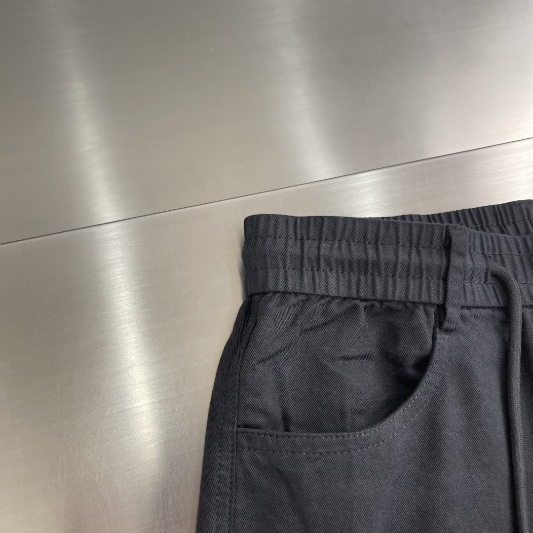 -Y-3 26春夏新款休闲裤，进口高定面料，logo签名细节拉满，宽松版型 抽绳松紧腰，面料舒服 穿很合