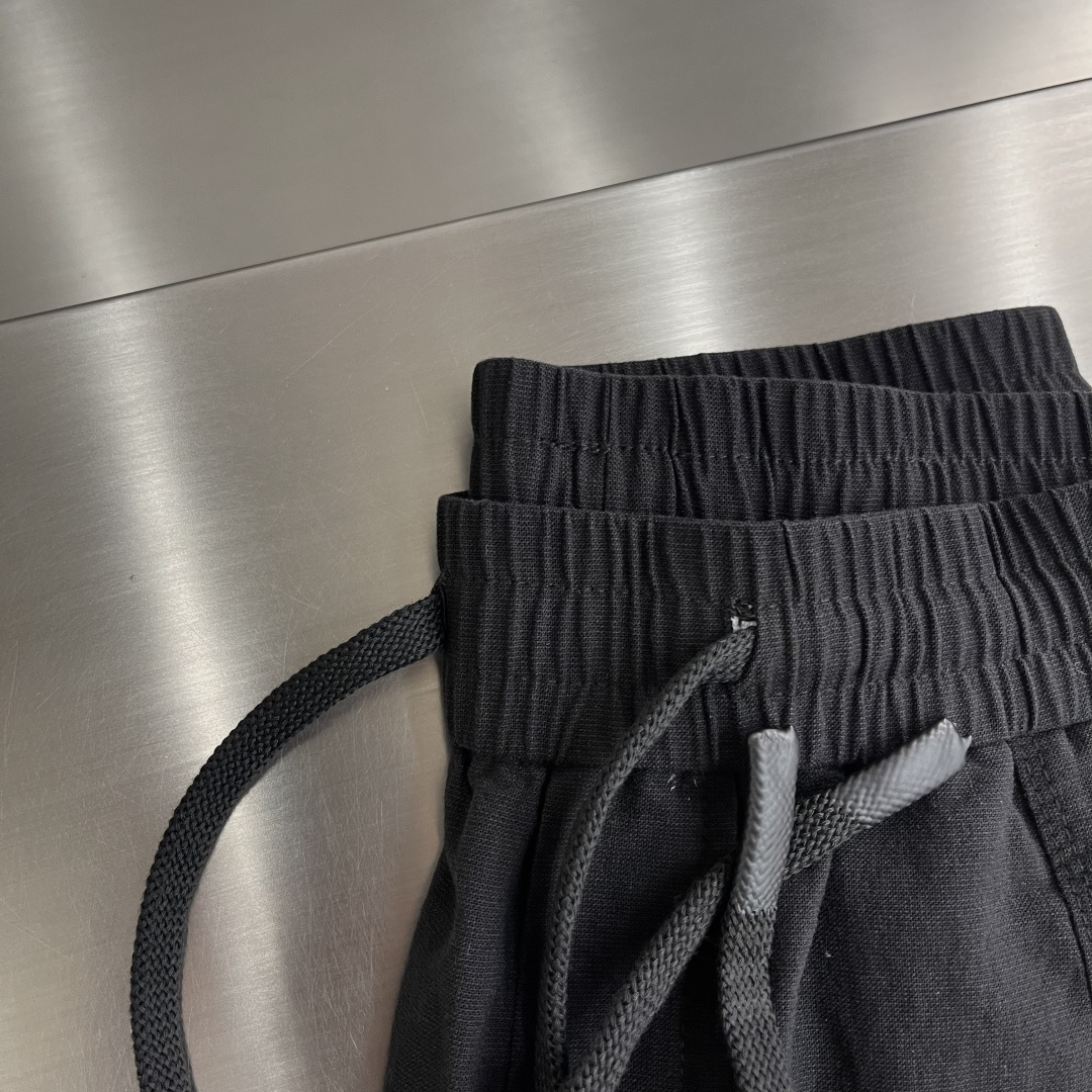 -loro Piana 春季上新.亚麻老钱风绣花logo休闲长裤！定制品牌金属logo！细节拉满！成分：