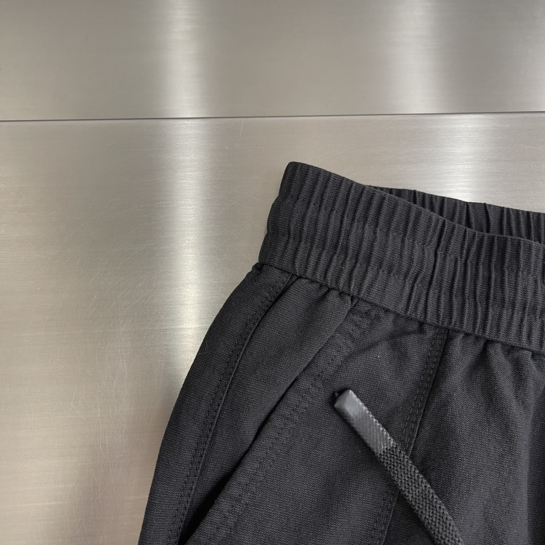 -loro Piana 春季上新.亚麻老钱风绣花logo休闲长裤！定制品牌金属logo！细节拉满！成分：