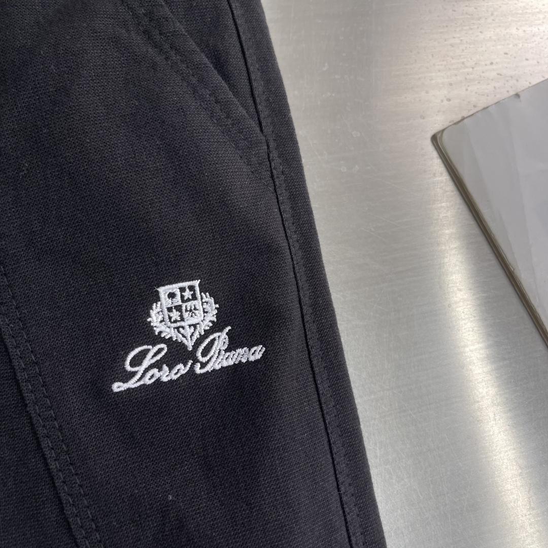 -loro Piana 春季上新.亚麻老钱风绣花logo休闲长裤！定制品牌金属logo！细节拉满！成分：