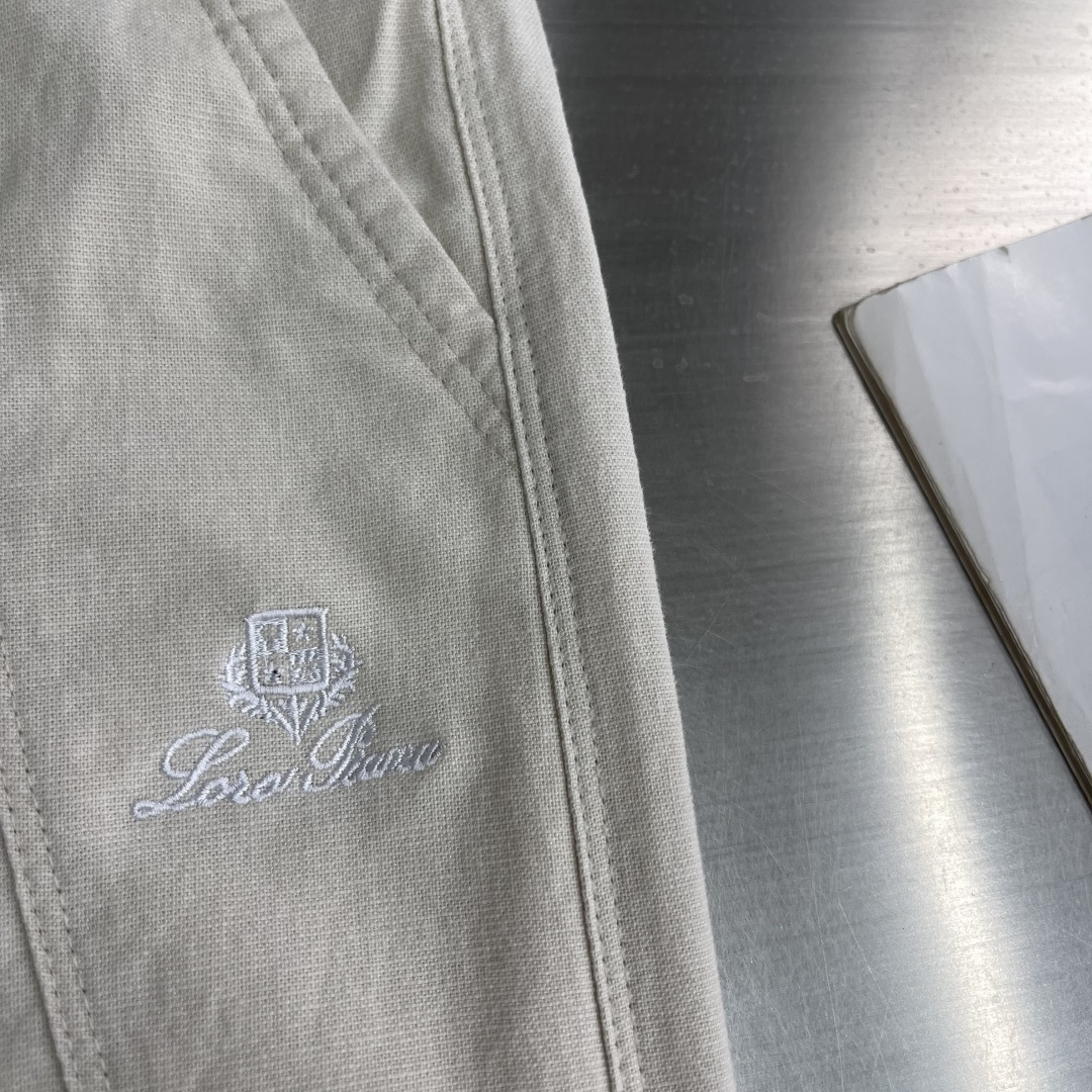 -loro Piana 春季上新.亚麻老钱风绣花logo休闲长裤！定制品牌金属logo！细节拉满！成分：