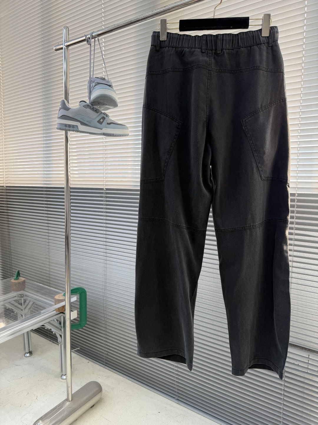 -Balenciag 26春夏新款工装裤，进口高定面料，宽松直筒版型，多口袋设计，腰部松紧抽绳 ，面料亲