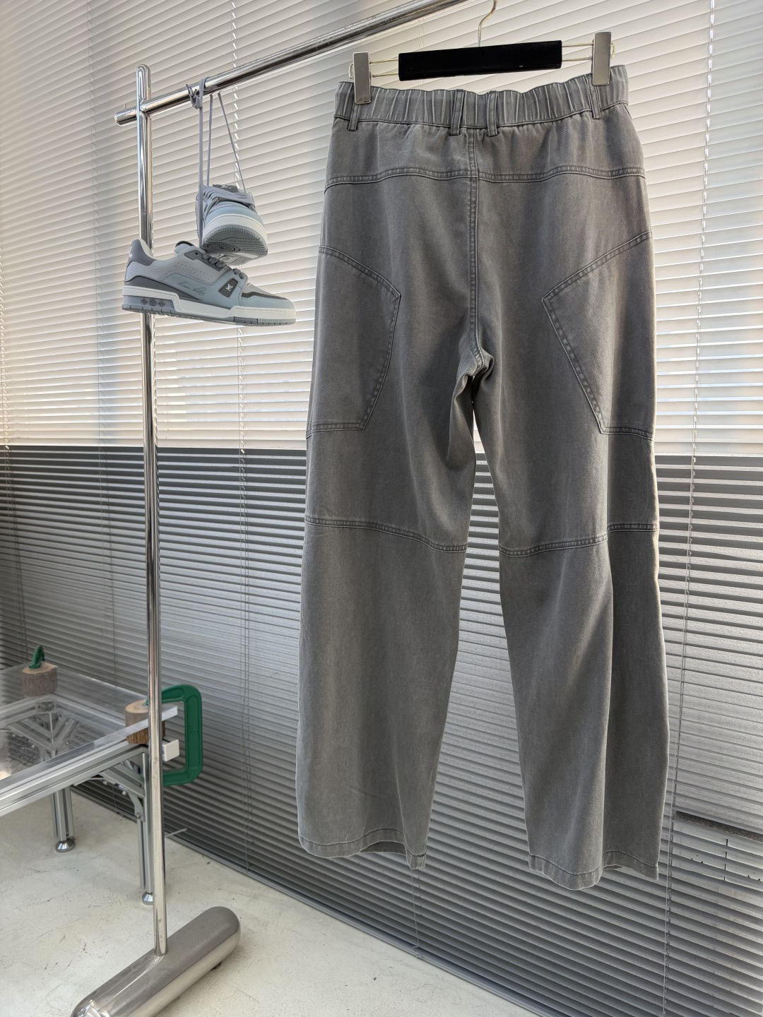 -Balenciag 26春夏新款工装裤，进口高定面料，宽松直筒版型，多口袋设计，腰部松紧抽绳 ，面料亲