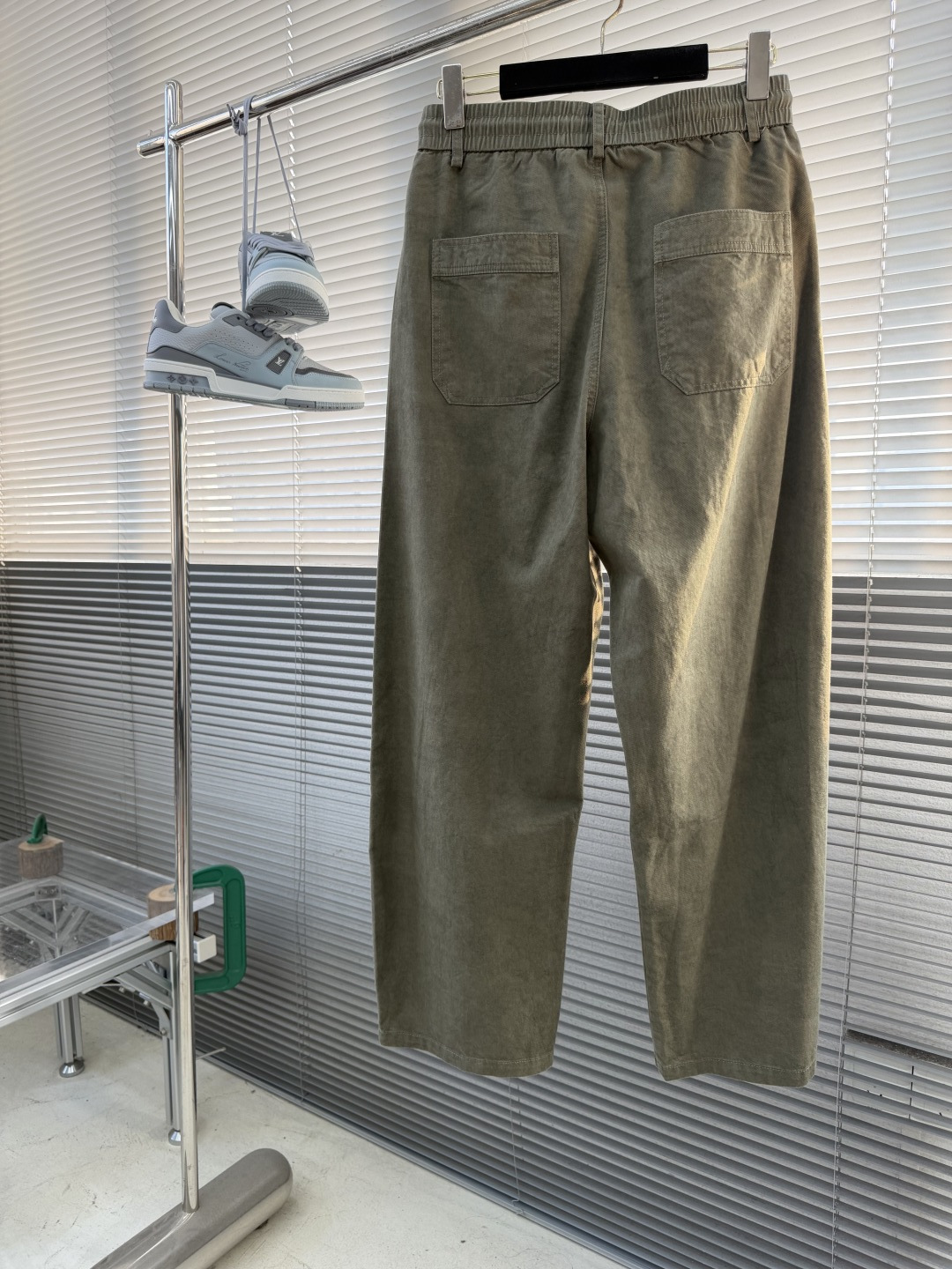 -Y-3 26春夏新款休闲裤，进口高定面料，logo签名细节拉满，宽松版型 抽绳松紧腰，面料舒服 穿很合