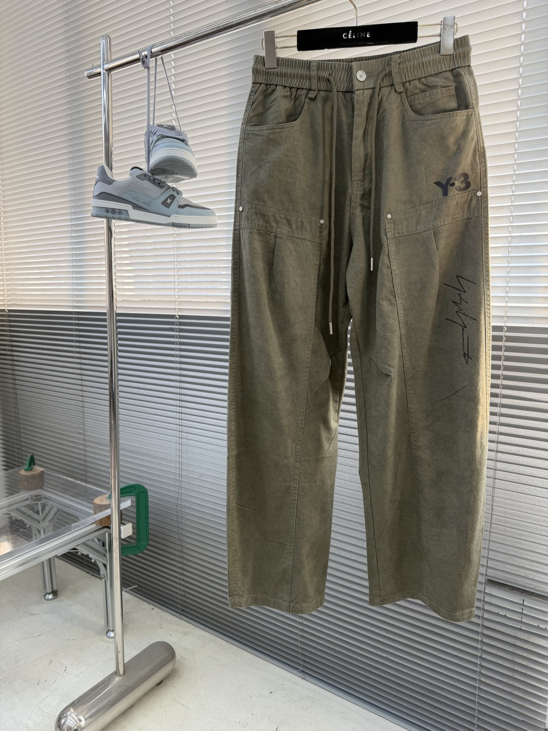 -Y-3 26春夏新款休闲裤，进口高定面料，logo签名细节拉满，宽松版型 抽绳松紧腰，面料舒服 穿很合