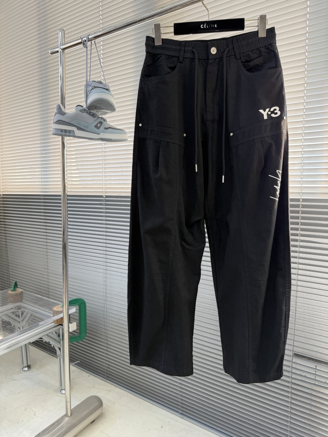 -Y-3 26春夏新款休闲裤，进口高定面料，logo签名细节拉满，宽松版型 抽绳松紧腰，面料舒服 穿很合