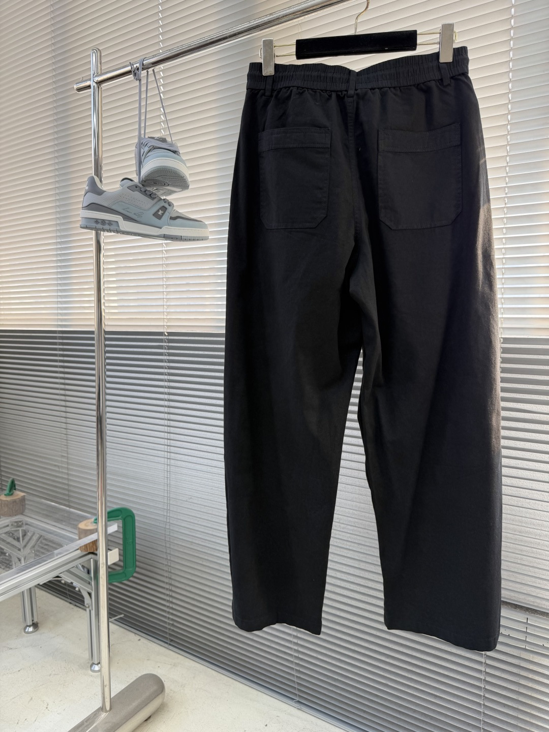 -Y-3 26春夏新款休闲裤，进口高定面料，logo签名细节拉满，宽松版型 抽绳松紧腰，面料舒服 穿很合