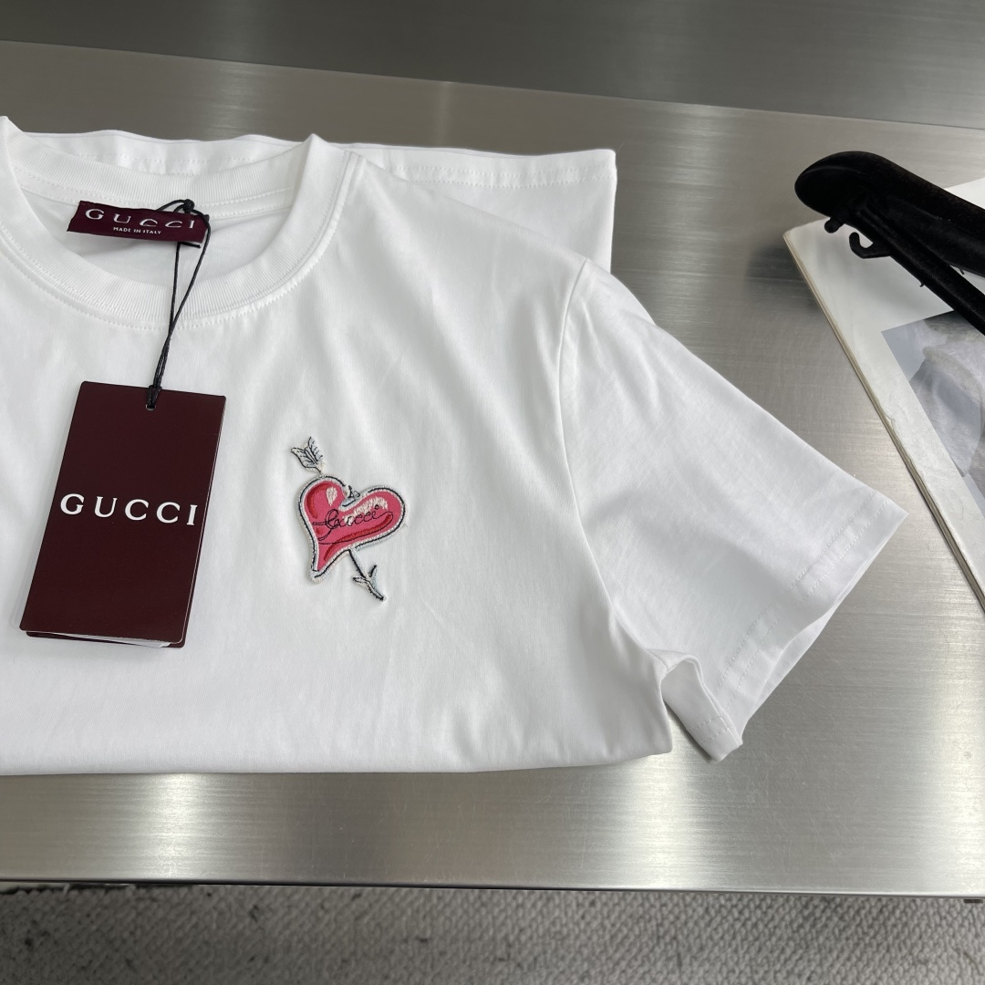 -GUCC    26ss早秋系列 贴饰平纹针织棉短袖 常规 T恤 女款 白色码数：S. M. L. X